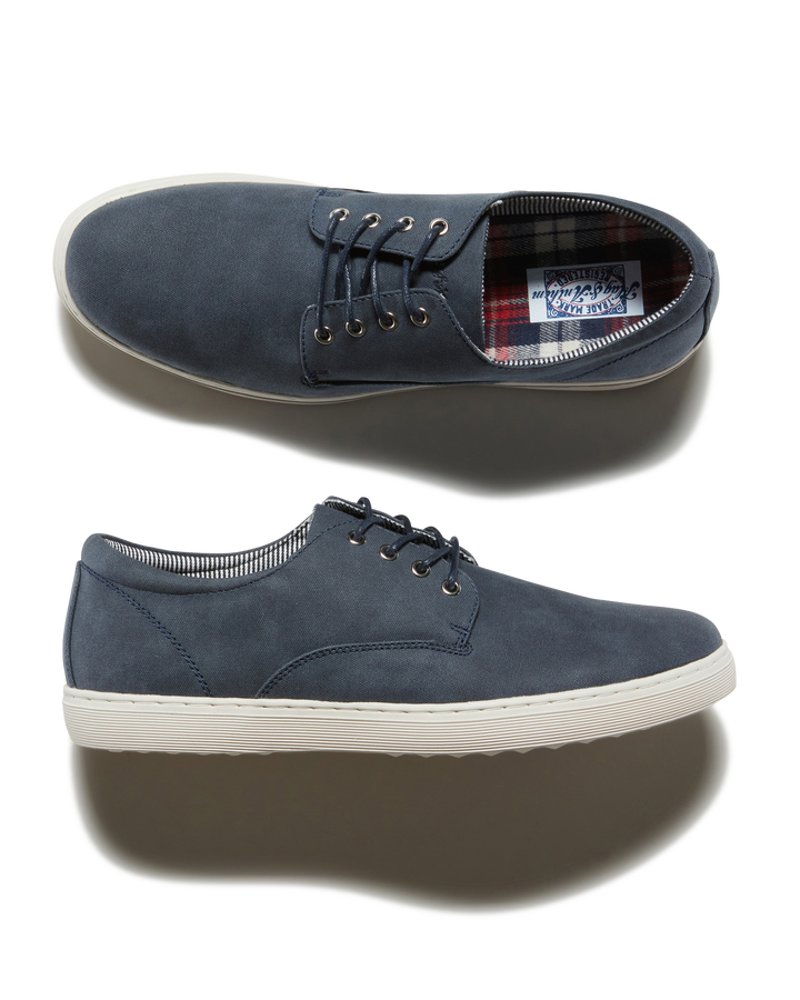 PEMBROKE CANVAS SNEAKER